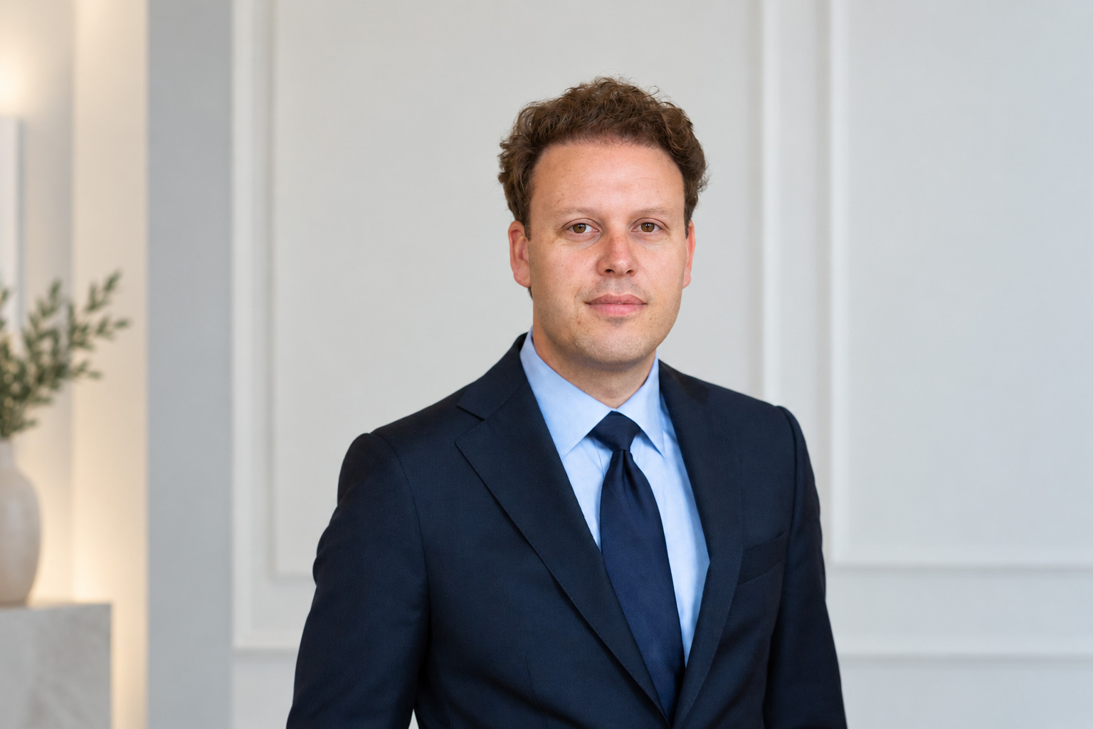 Portret van Mitchel Schildwacht op kantoor